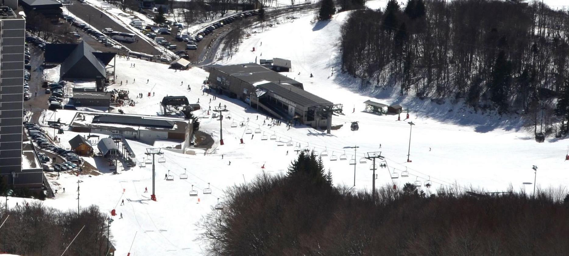 Super Besse - piste de ski et arrivee au télépherique de la Perdrix