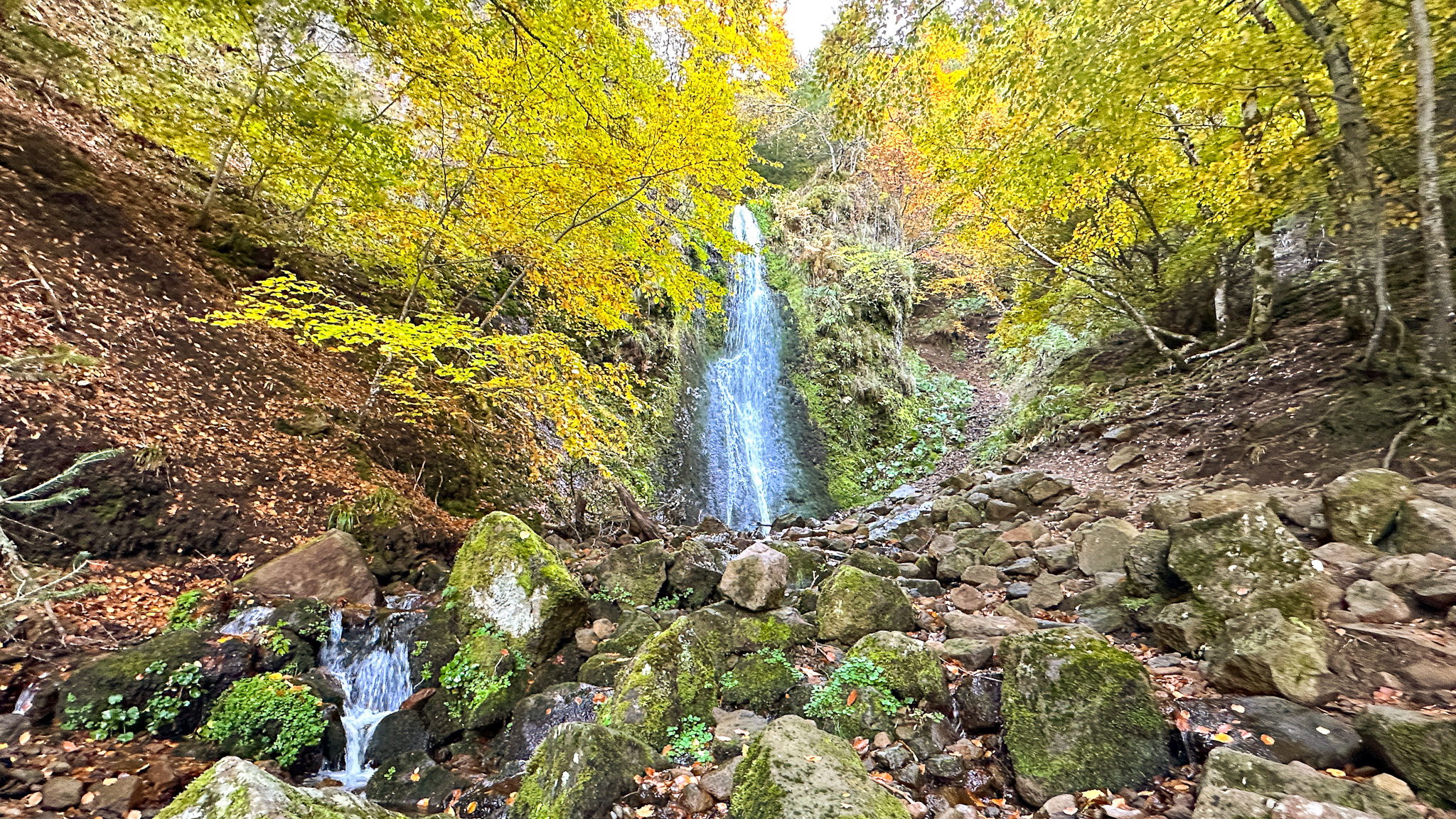 Vallée de Chaudefour, joli cascade à l'Automne