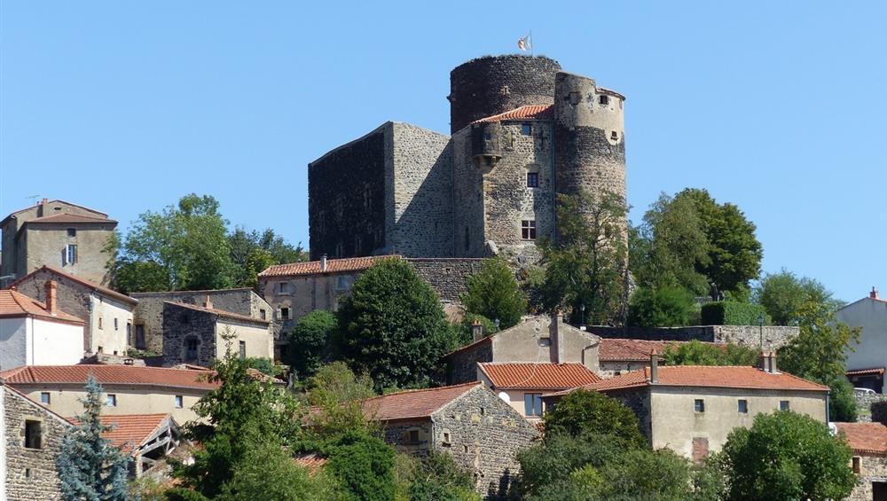 Chateau de Murol dans le Puy de Dome