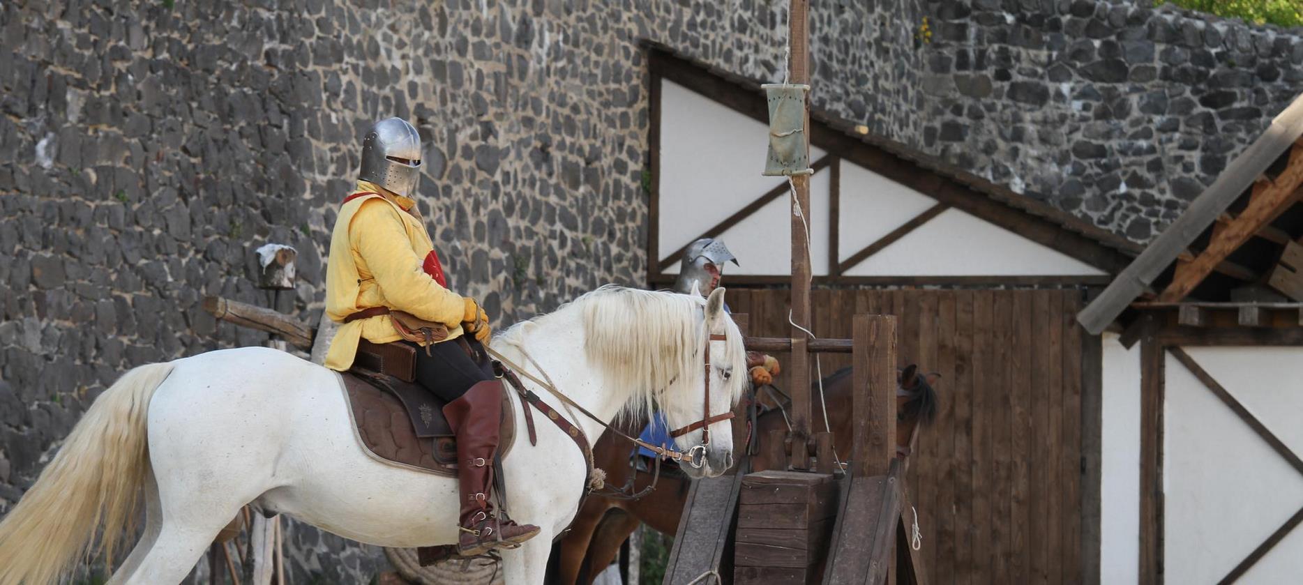 Spectacle equestre du chateau de Murol en Auvergne