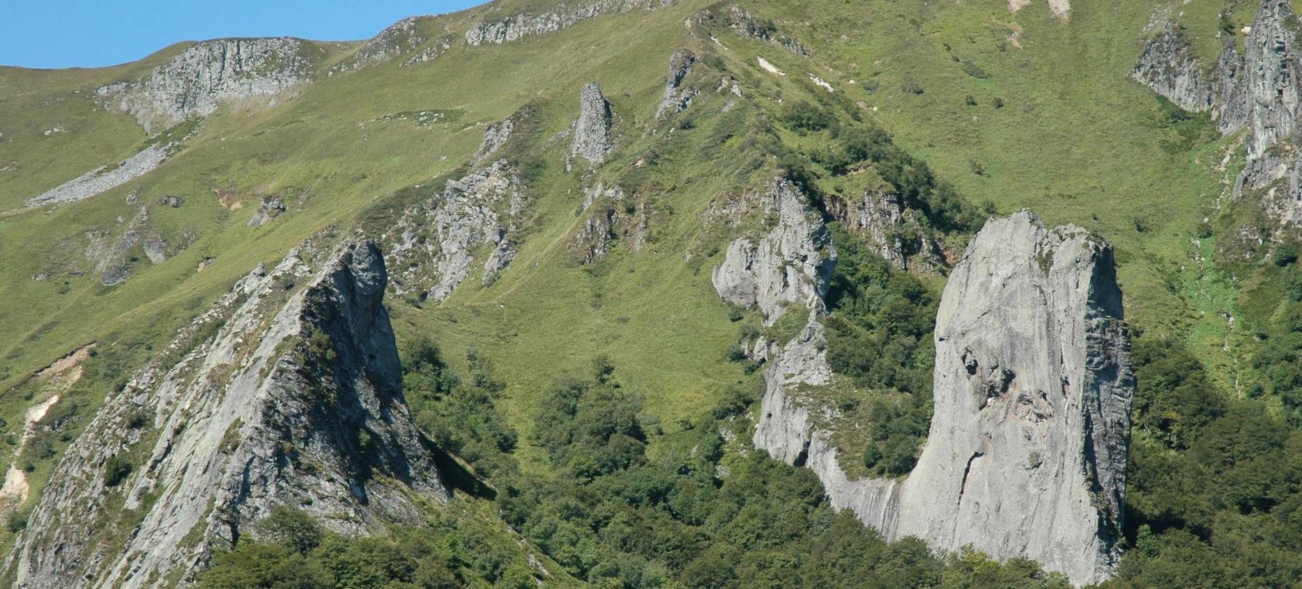 Super Besse - La Vallée de Chaudefour, parcours d'escalade dans le parc naturel