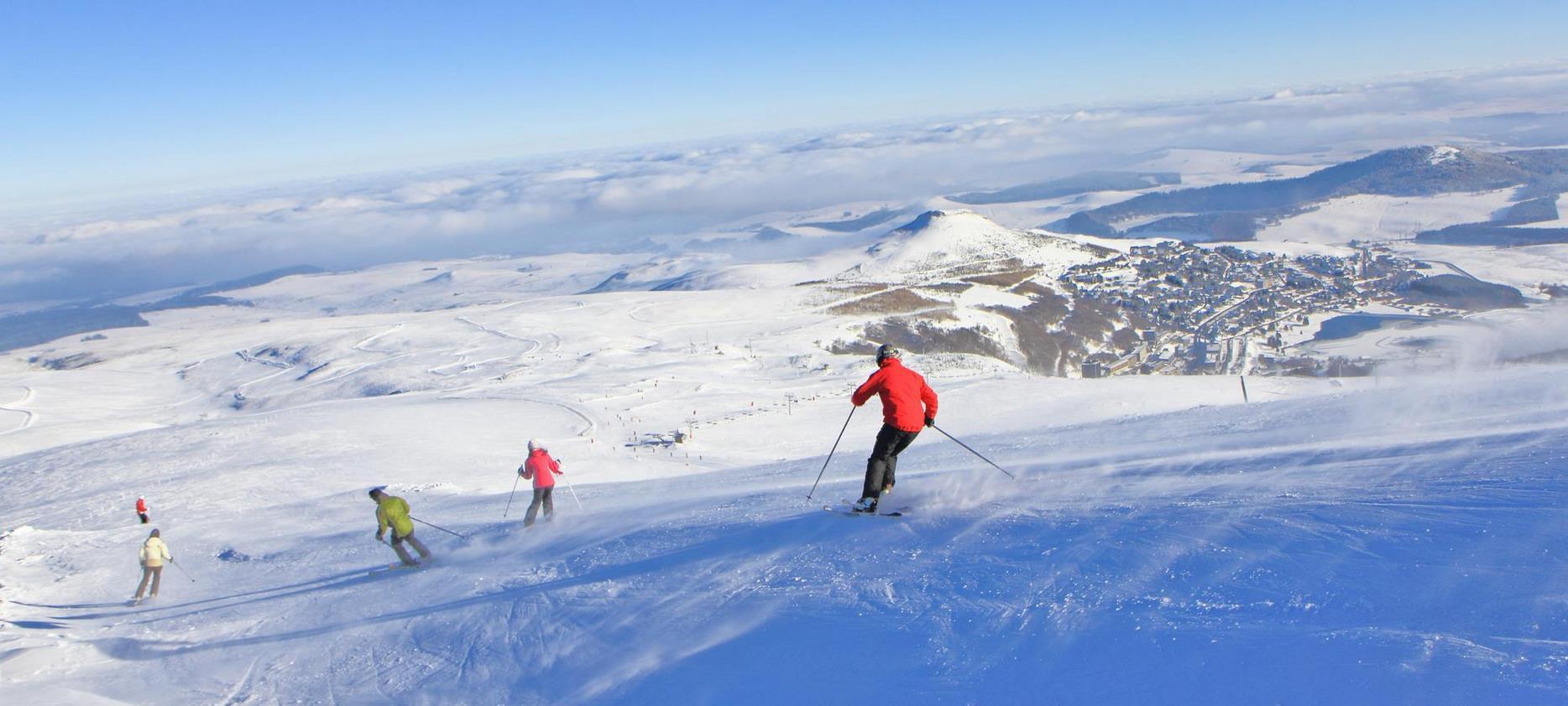 Super Besse - descente à ski en famille sur les pistes de la station