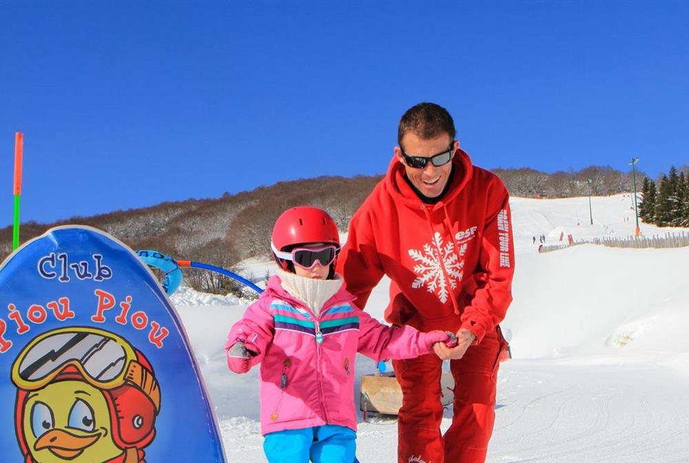 Super Besse - espace Piou Piou, initiation au ski pour les petits enfants