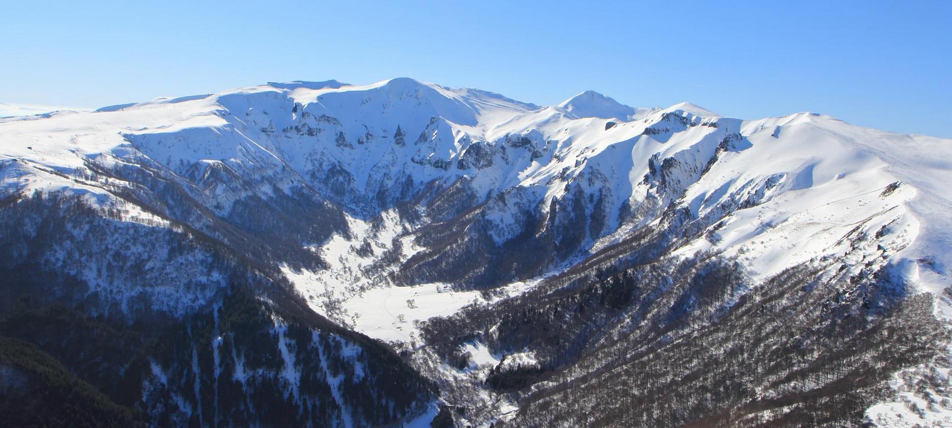 Super Besse - La vallee de Chaudefour sous la neige