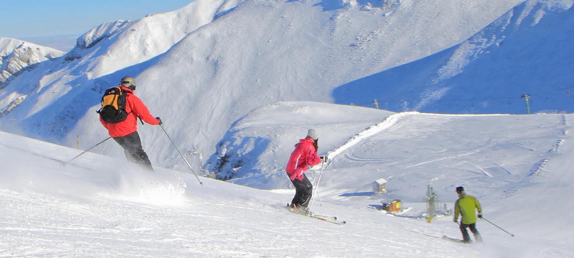 Super Besse - Skieurs sur les pistes de la Station du Mont Dore