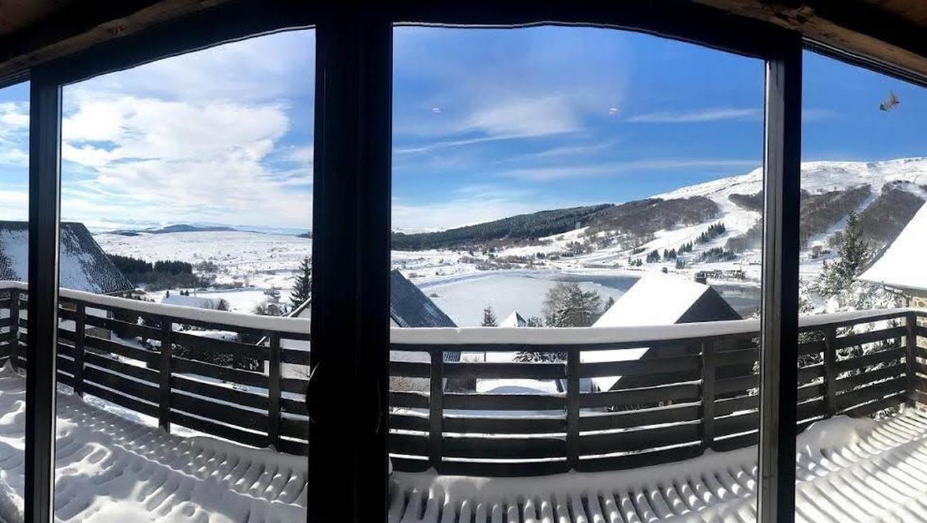 Location Chalet super Besse - Magnifique vue de Super Besse sous la neige