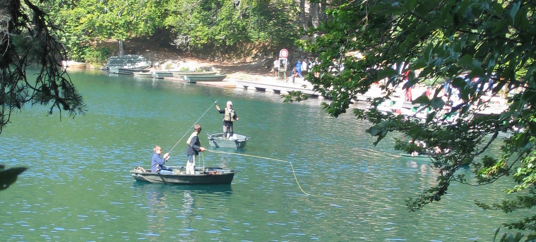 Chalet l'Anorak à Super Besse- Pêche à la ligne sur le lac