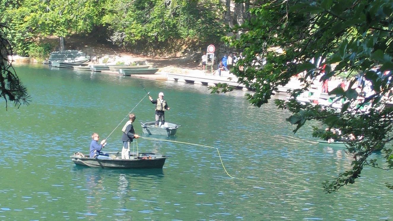 Chalet l'Anorak à Super Besse- Pêche à la ligne sur le lac