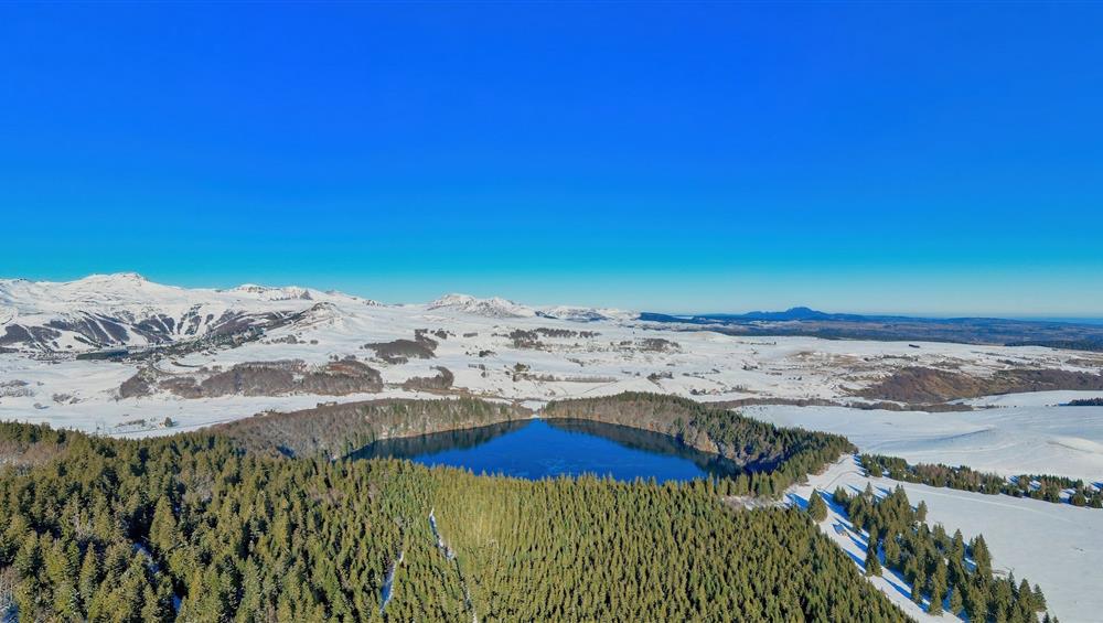 Le Lac Pavin - Lac vu du ciel
