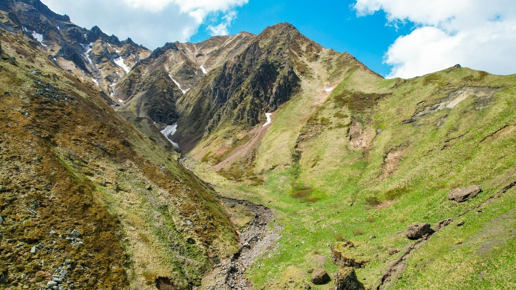 Les Monts Dore, la Vallée du Val d'enfer dans le Massif du Sancy en Auvergne