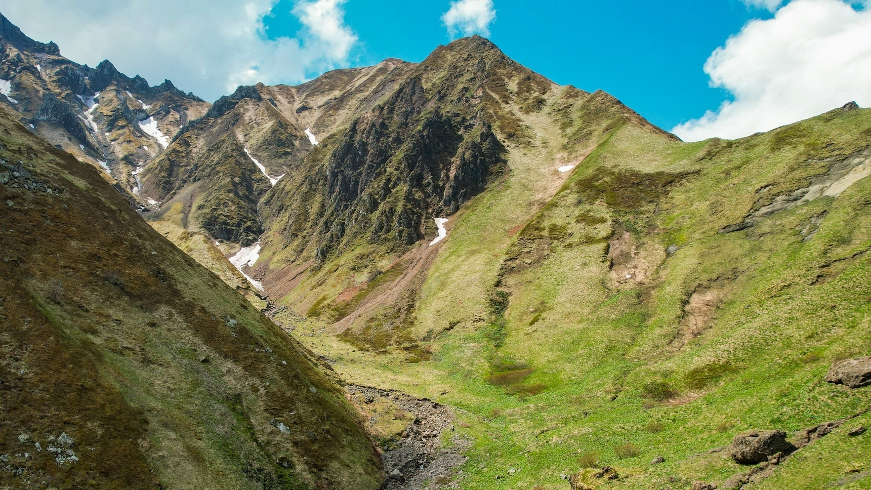 Massif du Sancy, la Vallée du Val d'enfer dans le Massif du Sancy en Auvergne