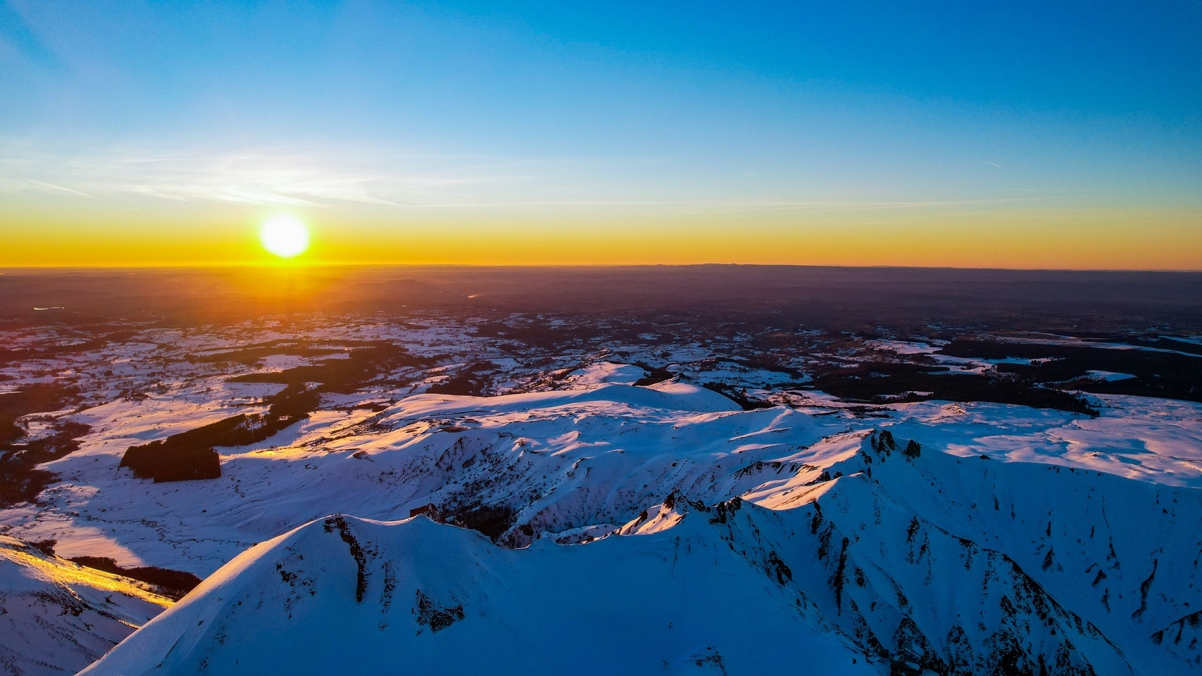 Le Puy de sancy sous la neige - vue sur le chemin des cretes au sommet du massif du Sancy