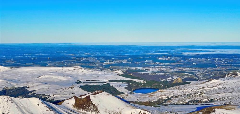Auvergne Montgolfiere - le Lac de Guery et le Massif adventif en Montgolfiere