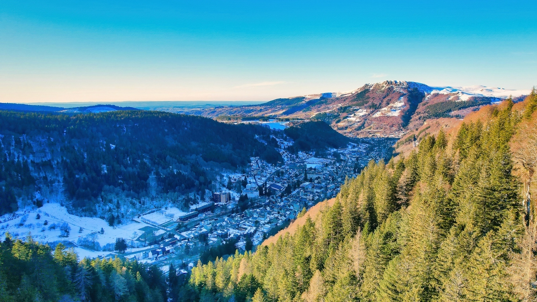 La Grande Cascade, panorama avec belle vue surla ville du Mont Dore