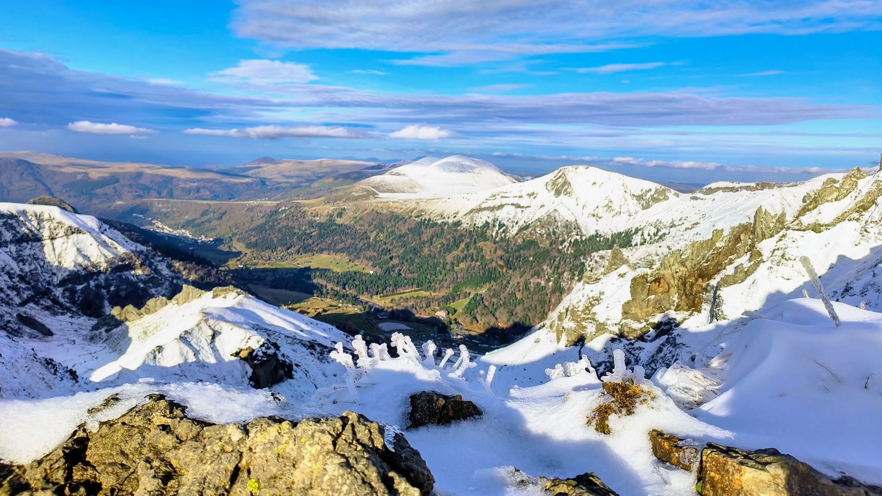 Massif du Sancy, le chemin des crêtes sous la neige en novembre 2022