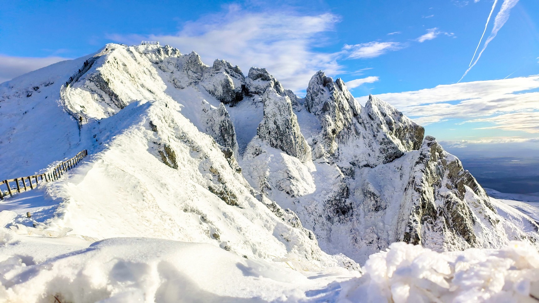 Les Aiguilles du Puy de Sancy sous la neige en Novembre 2022