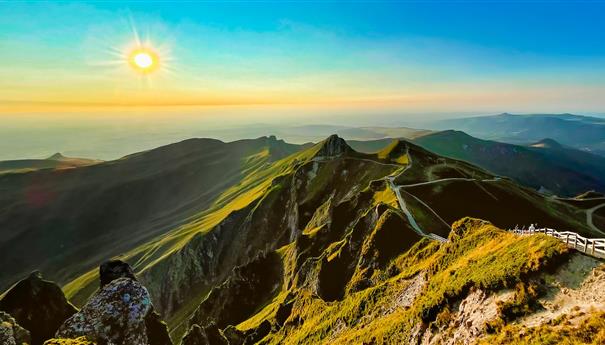 Massif des Dores, coucher de soleil au Puy de Sancy