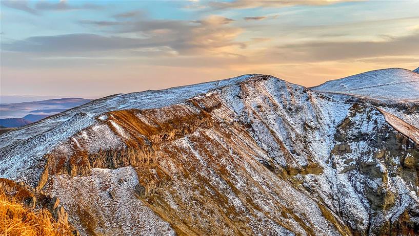 Au Sommet du Roc de Cuzeau, coucher de soleil sur le Massif du Sancy
