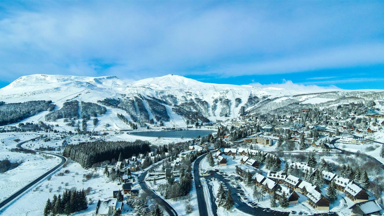 Super Besse vue du Ciel, la station de ski de Super Besse sous la neige