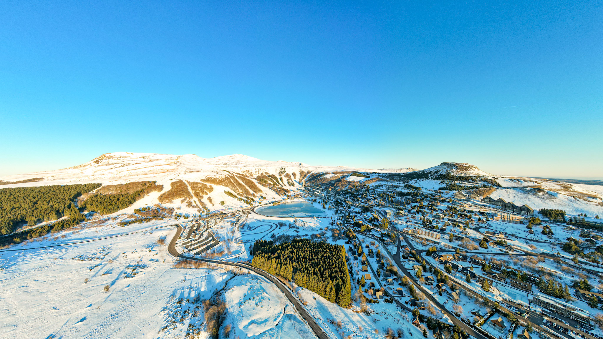 Station de ski de Super Besse vue du ciel