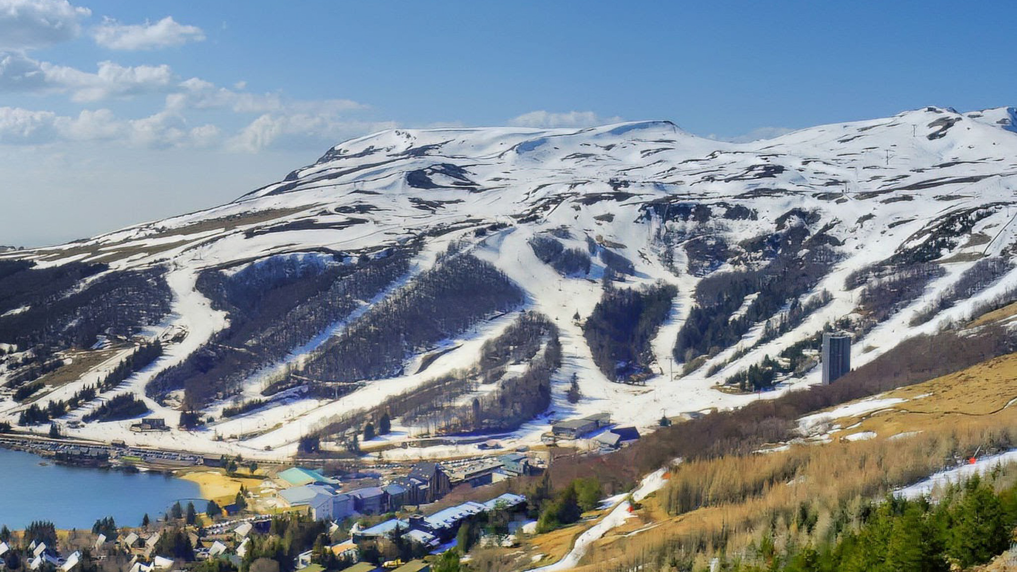 Sommet du Puy du Chambourguet, la station de ski de Super Besse