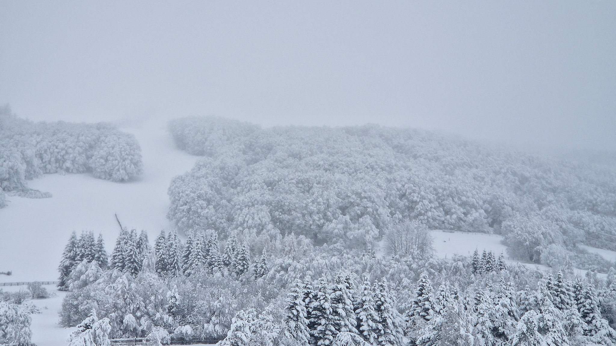 Super besse - premieres neiges sur le Station de ski de Super Besse