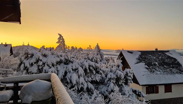 Lever de soleil à Super Besse, chalet l'Anorak Super Besse