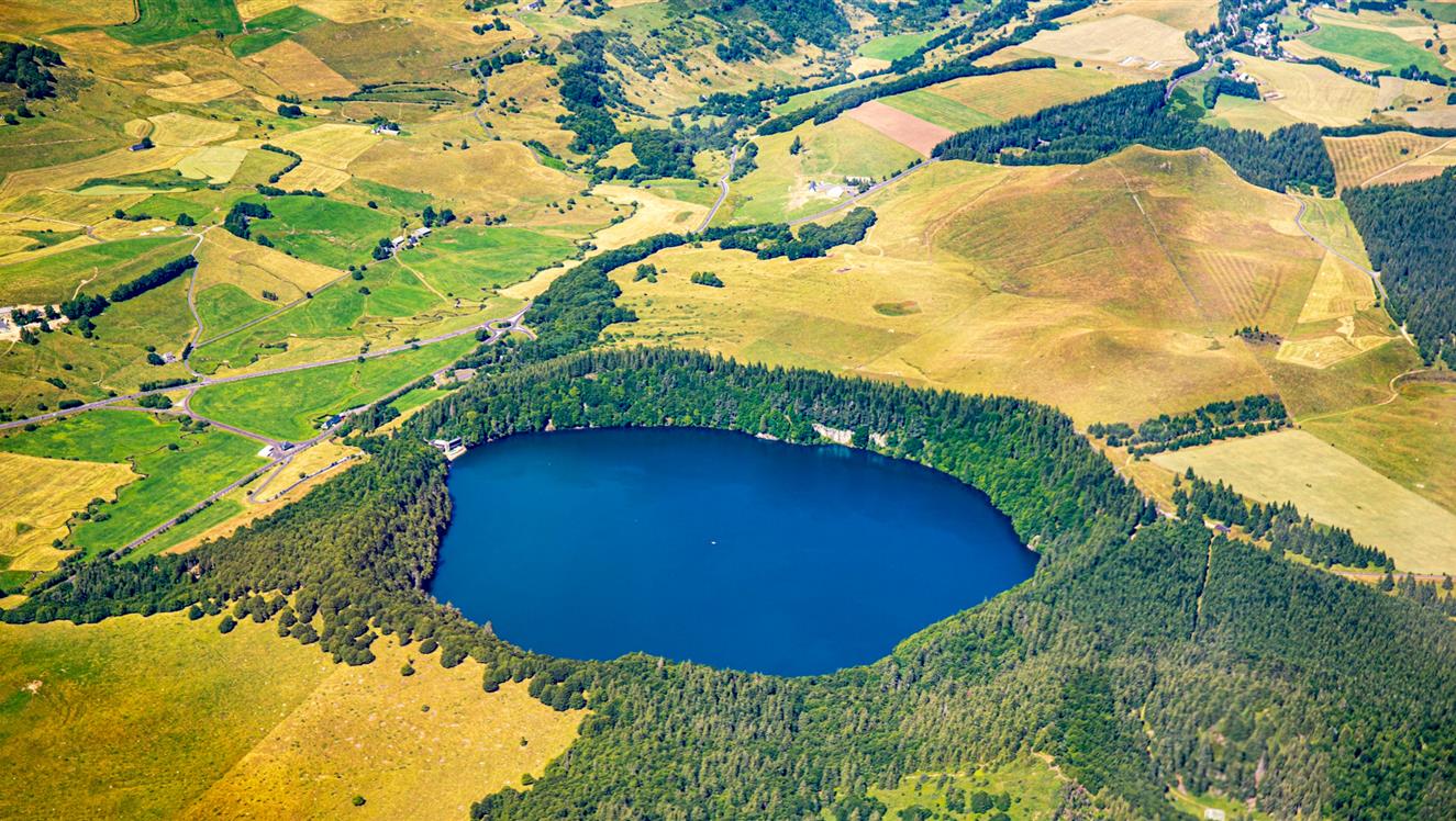 Massif du Sancy, le Lac Pavin plus jeune volcan des Monts Dore