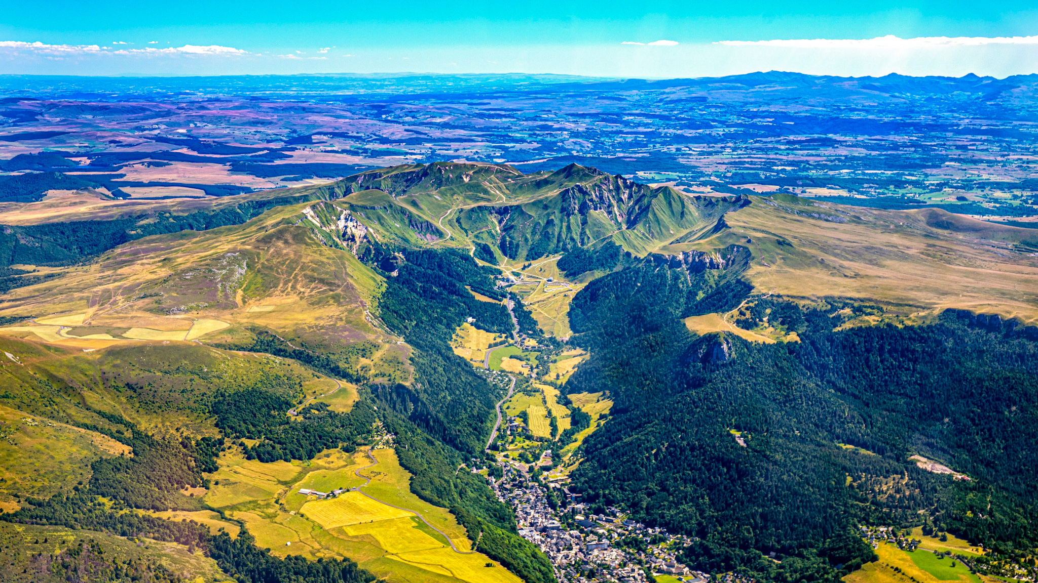 Monts Dores, du Puy de Sancy vers le Mont Dore et la Vallée de la Dordogne