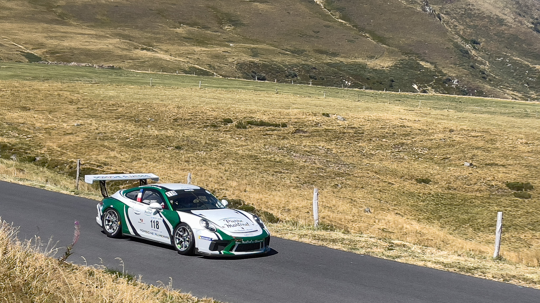 Course de Côte du Mont Dore, retour au stand pour Léa Porsche Gt3