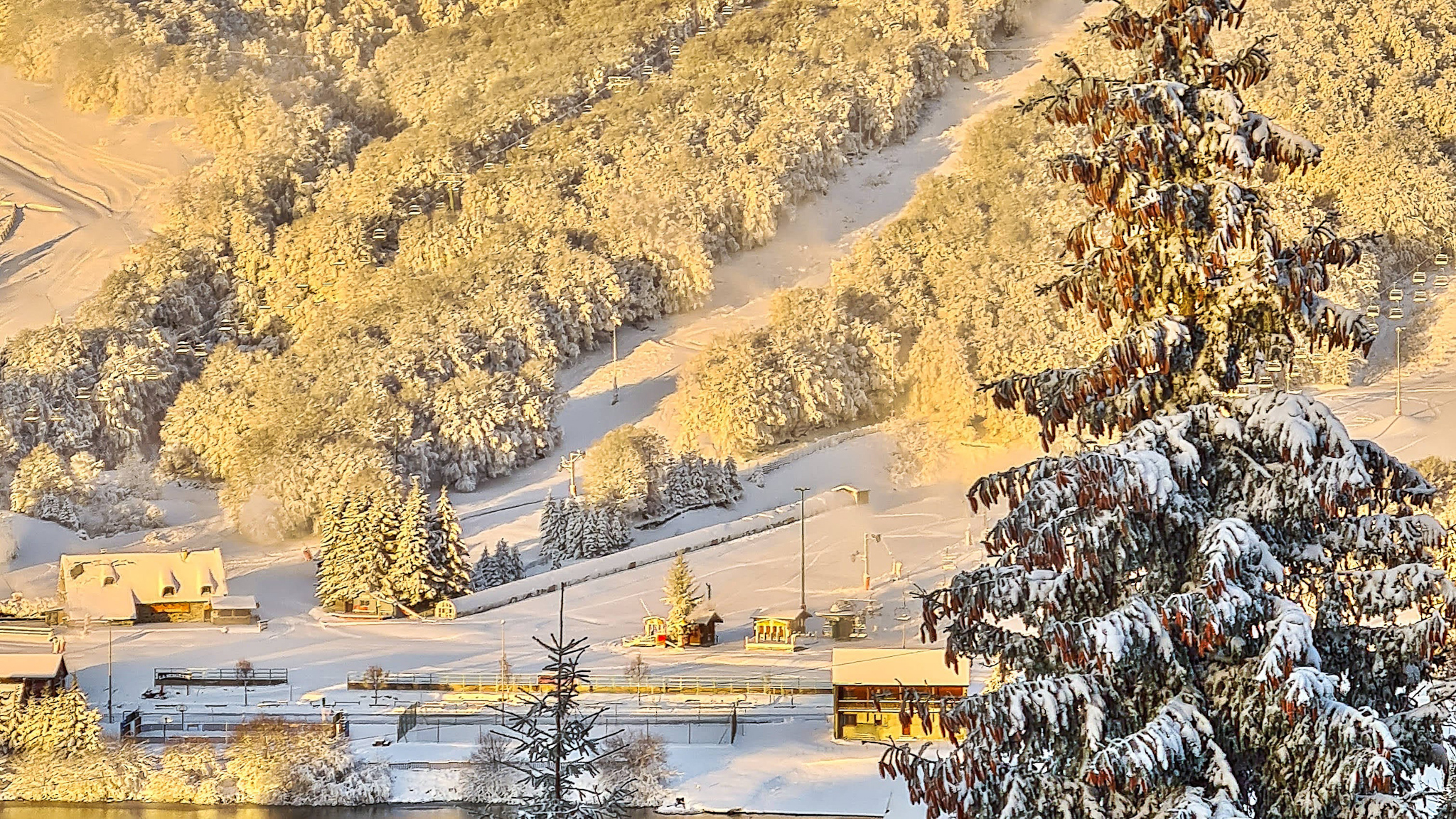chalet l'Anorak Super Besse et la vue sur les pistes de ski de Super Besse