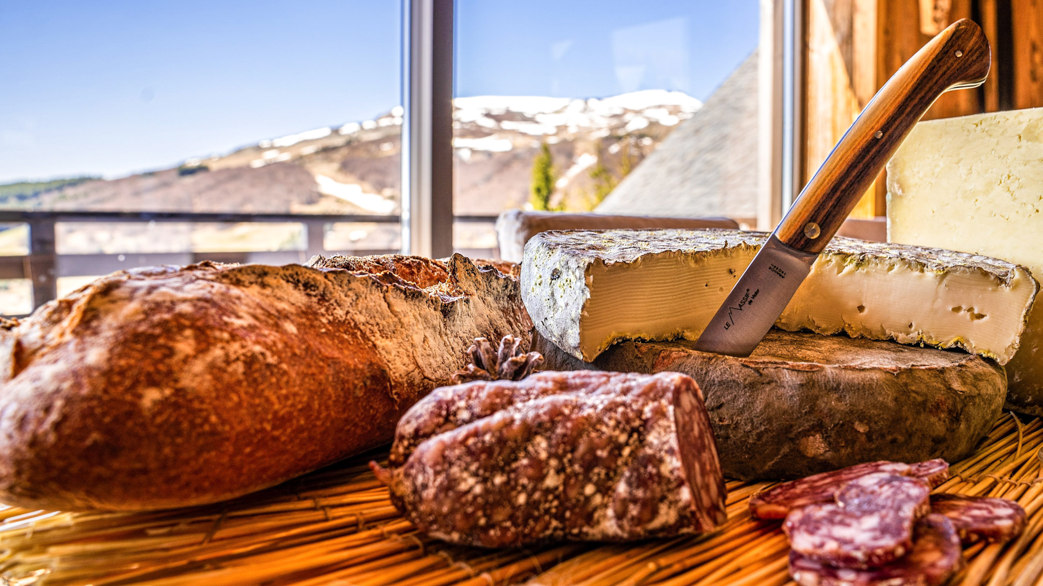 Chalet l'Anorak, les produits du terroir, fromages et charcuteries d'Auvergne