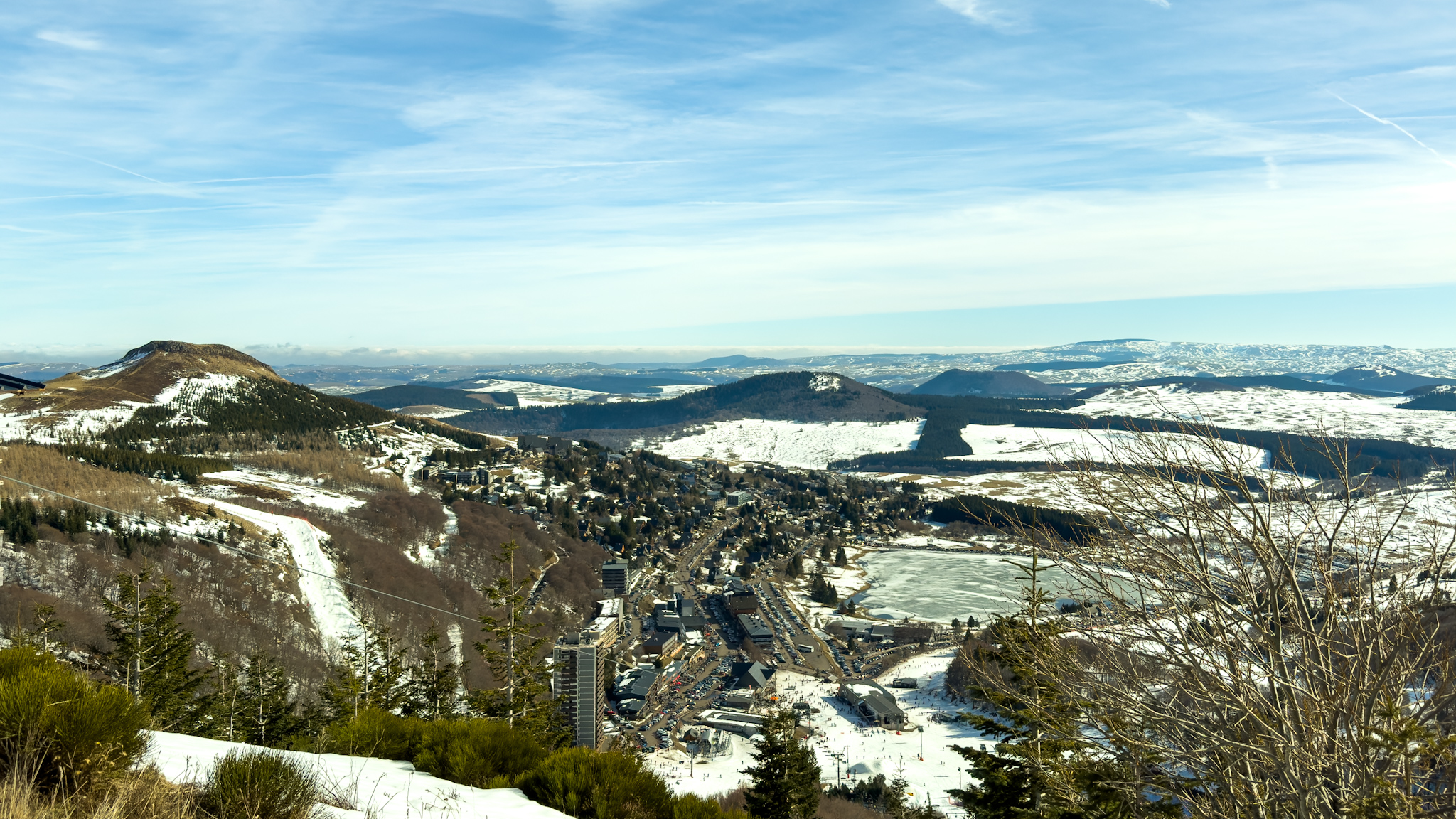 Station de ski de Super Besse, vue panoramique du Puy du Chambourguet et de la Station de Super Besse