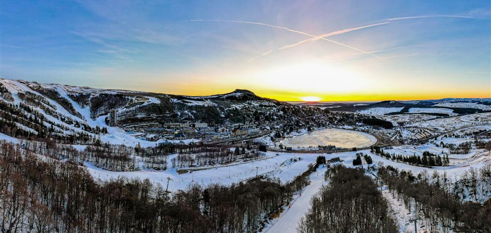 Super Besse, lever de soleil sur la station de Ski de Super Besse