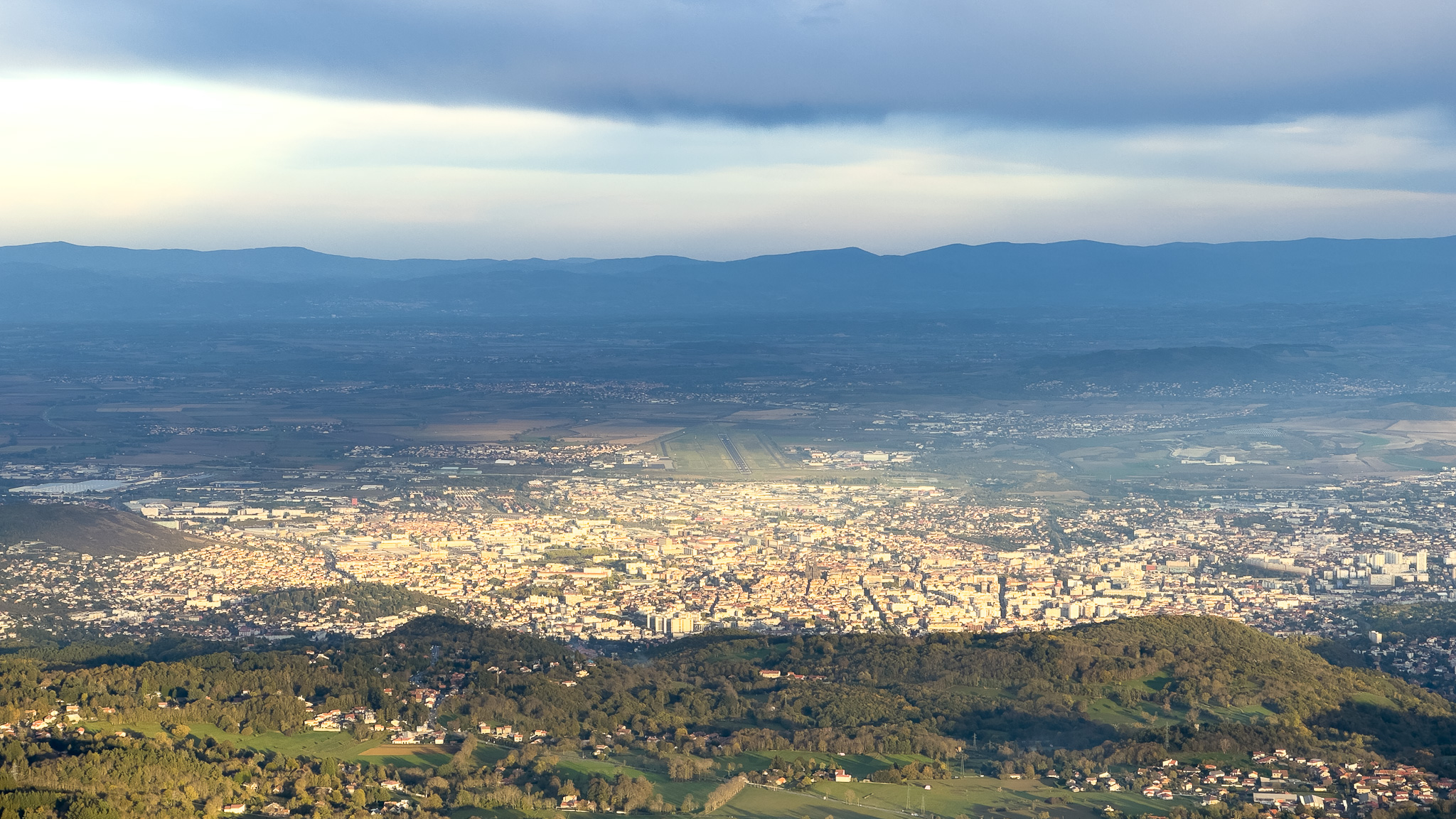 La Ville de Clermont Ferrand vue du Sommet du Puy de Dôme