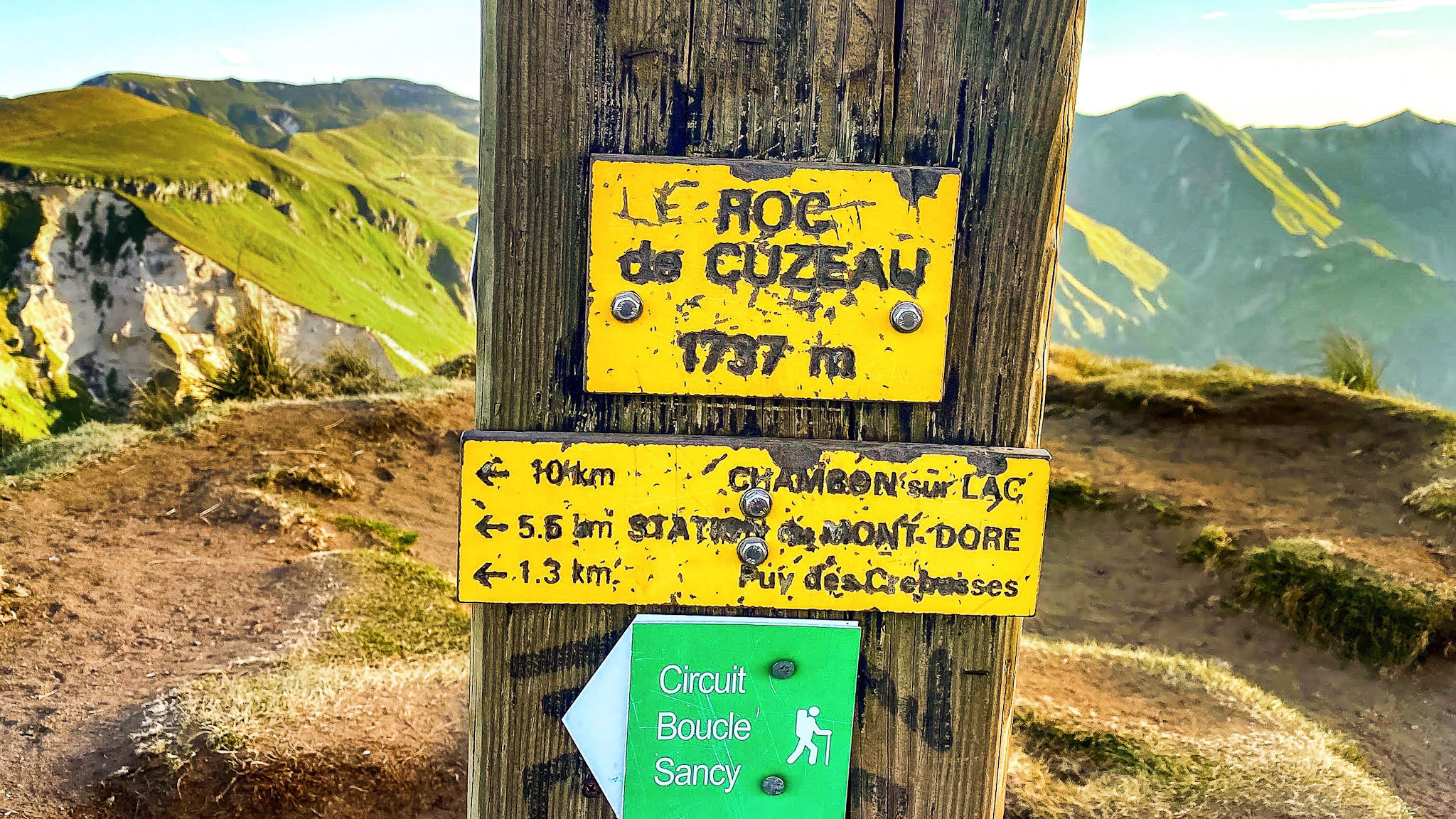 Roc de Cuzeau, sommet à 1737 m