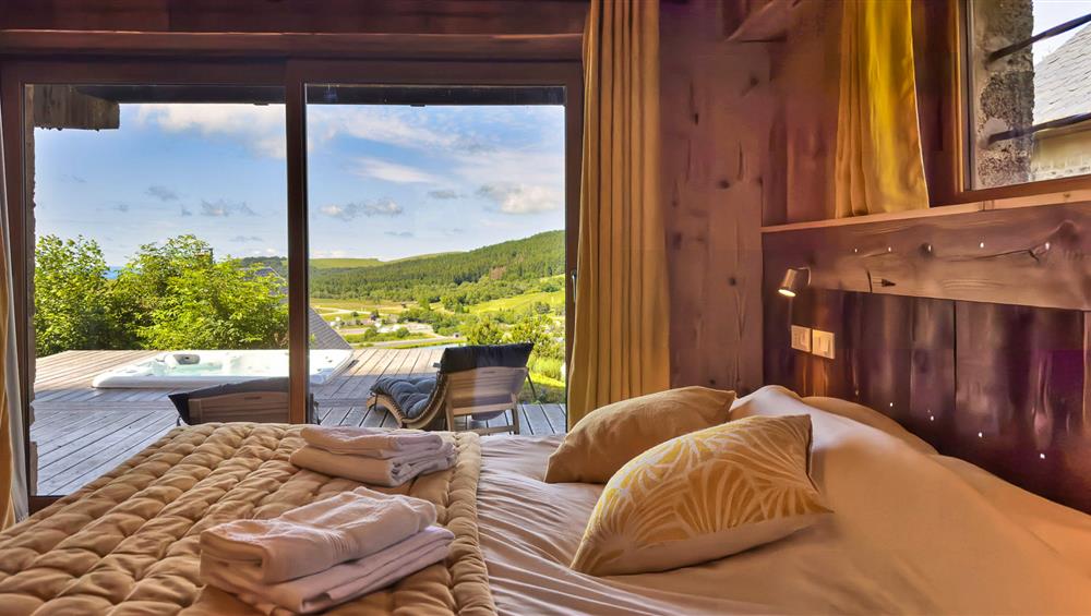 Chalet l'Anorak Super Besse, chambre double la Cascade, terrasse et spa