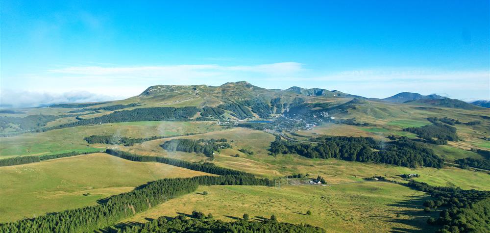 Au Sommet du Puy de Montchal, du Puy de Paillaret au de Chambourguet