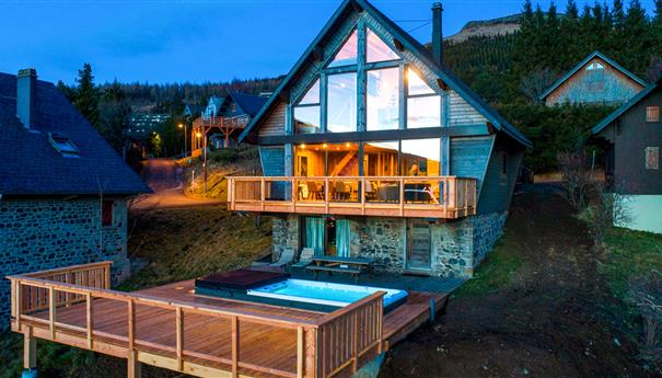 Chalet l'Anorak avec Spa de Nage a Super Besse