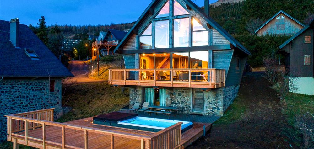 Chalet l'Anorak avec Spa de Nage a Super Besse